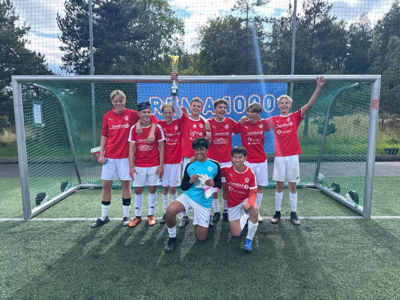 Flott pokal til Jevnaker IF Fotball G15!
